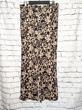 Robert Louis. Black and gold pants. Size